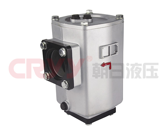 ISV系列管路吸油過(guò)濾器系由鋁合金外殼、濾芯、旁通閥及目測(cè)發(fā)訊器和電發(fā)訊器構(gòu)成的輕質(zhì)而堅(jiān)固的帶外殼吸油過(guò)濾器，應(yīng)豎直安裝在油箱外的管路上，不影響管路的布置，油箱…