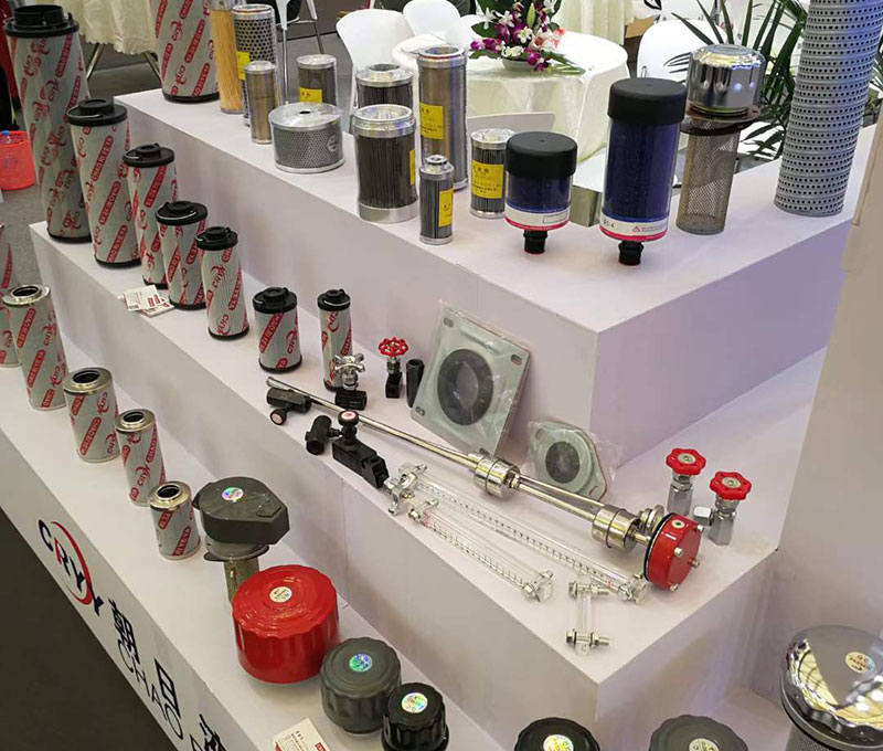 液壓過濾器中常見的就是吸油過濾器、回油過濾器壓力管路過濾器等等，使用過濾器的時(shí)候有很多的要求。那液壓過濾器使用有哪些要求？朝日液壓告訴你：