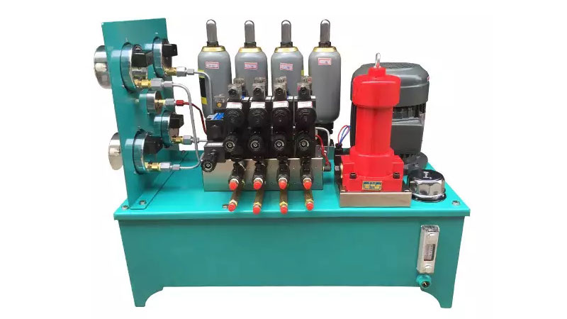 要防止液壓系統(tǒng)中油液污染，一方面要防止外部雜質(zhì)進(jìn)入液壓系統(tǒng)內(nèi)，另一方面選擇合適的液壓油過濾裝置，做好液壓油過濾。 下面液壓過濾器廠家朝日液壓跟大家分享液壓過濾器的選用技巧：